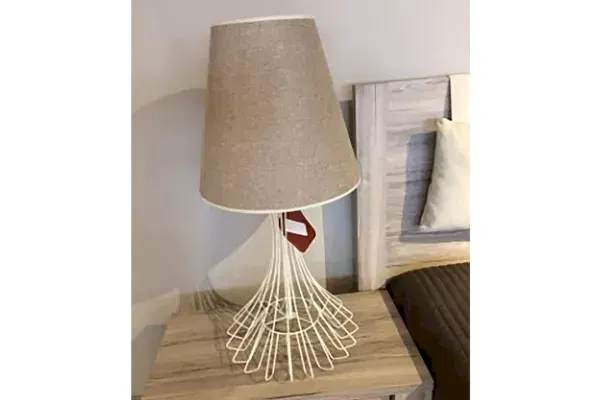 Küçük Beyaz Masa Lambası Dnt-01